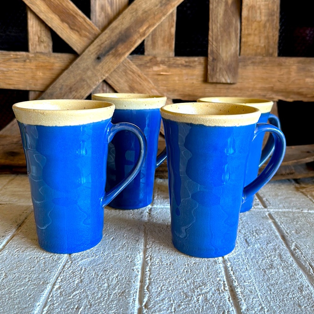 Royal Collection 4 blue and cream mugs